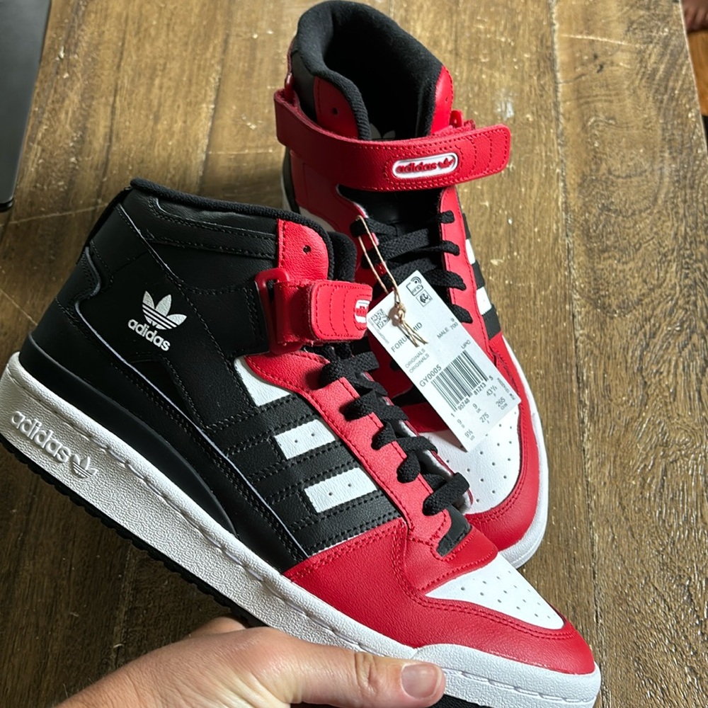 ADIDAS Forum Mid Tops Black Red White Size 9.5 NWT